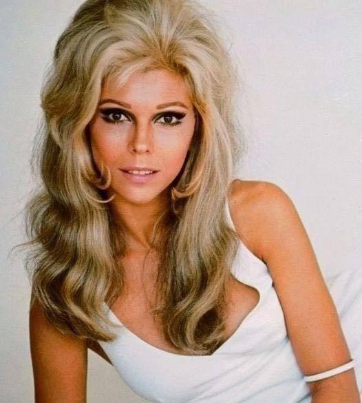 Nancy Sinatra has turned 83 – try not to smile when you see her now…Photo’s in the 1st Comment 👇