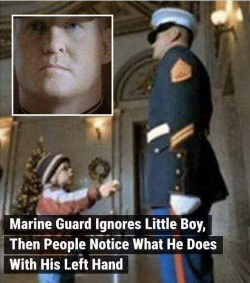 This Marine guard seemed to be keeping his composure until someone noticed what he was doing with his left hand. Take a closer look and see for yourself… check below👇