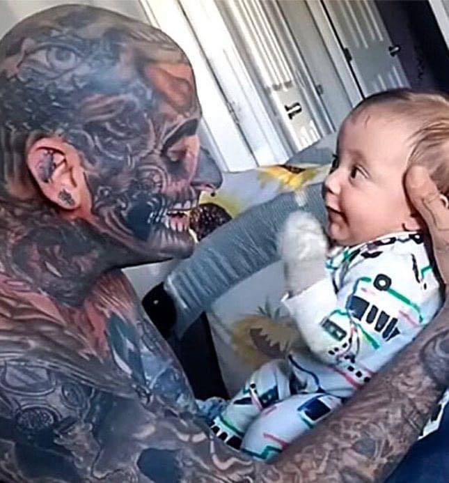 Dad with over 200 tattoos was called a ‘monster’ and ‘bad dad’ because of his look. But wait till you see the way he looked before all the ink… photos in comments below 👇