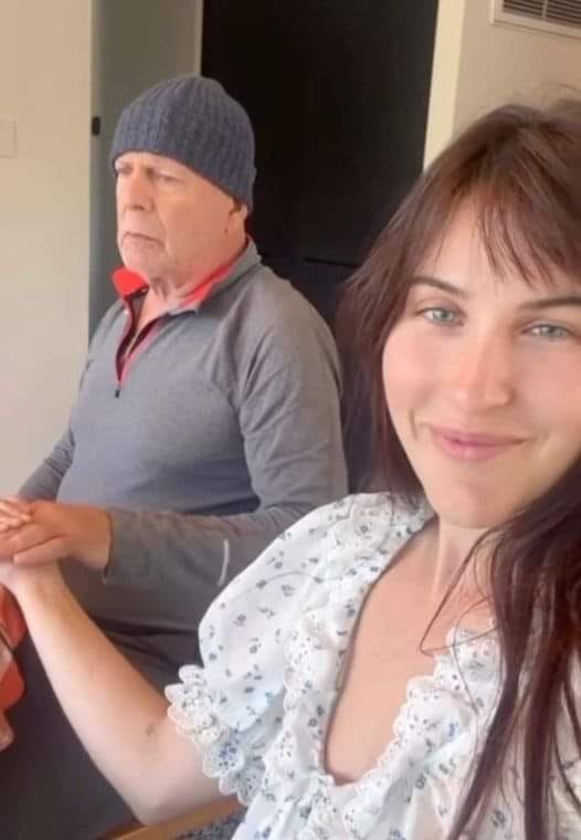Fans are begging Bruce Willis’ family to stop posting photos 😢😢😢of the actor after his daughter’s latest video exposed a heartbreaking detail… It’s just so, so sad 💔💔💔Read comments for full story 👇👇👇