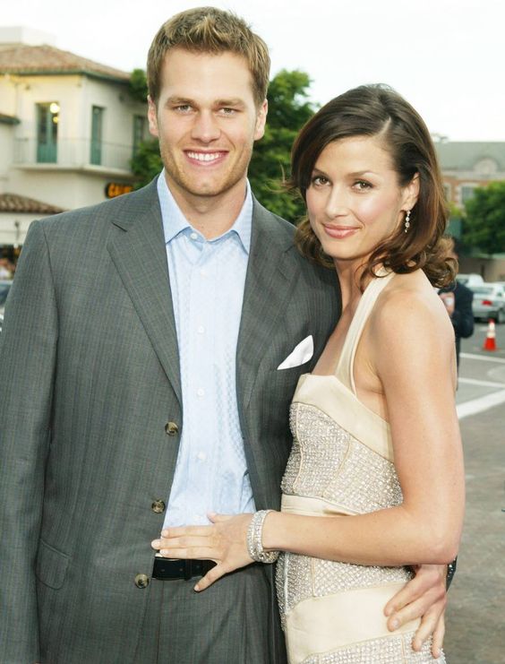 Tom Brady Reportedly Has a New Woman in His Life…And She Has a Very Familiar Face😱😍 See the comments to see who Brady is reportedly dating. 👇👇👇