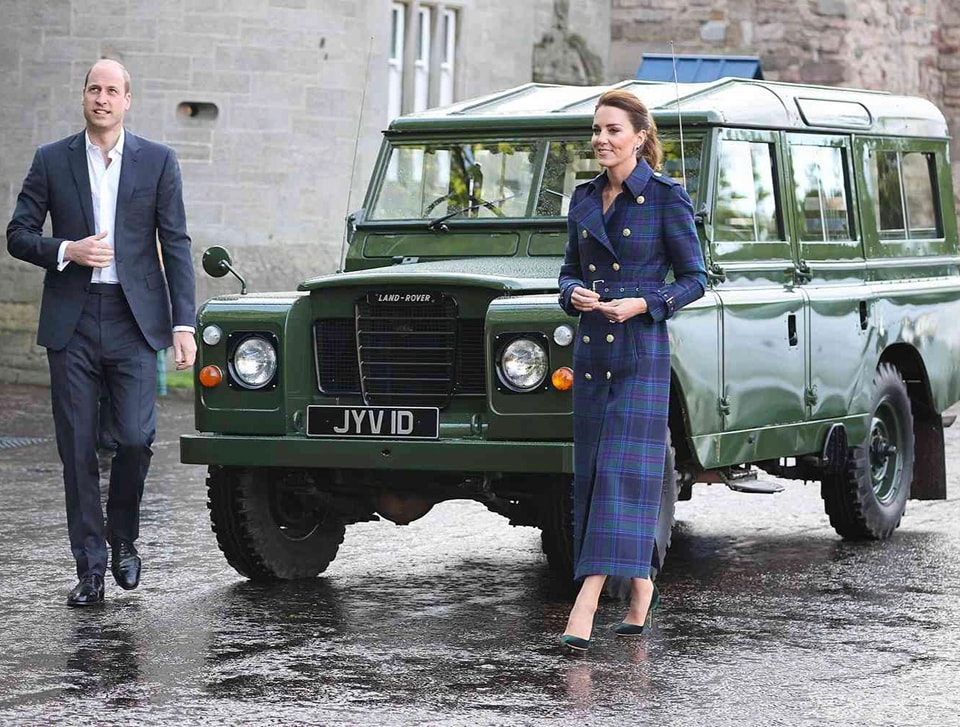 Princess Catherine and Prince William return to royal duties in a Range Rover (Full story in comments 👇)