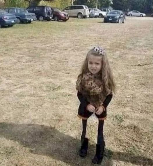 A mother took this photo of her daughter at the park and uploaded it to Facebook. As they saw the picture, friends and relatives got worried. Here’s what they noticed in the picture… Check the comments 😲